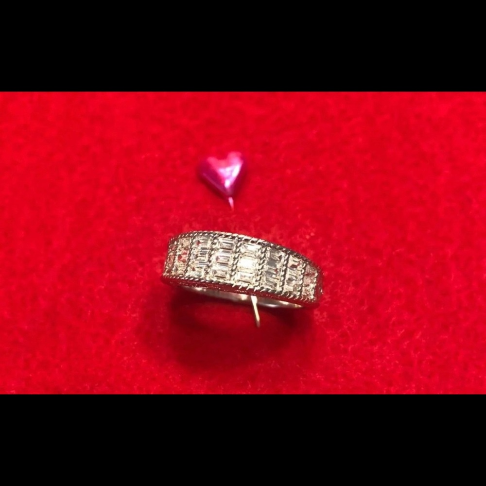 Judith Ripka SS size 11 dress ring, like new , elegant and dressy.